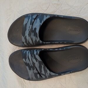 Oofos mens slides